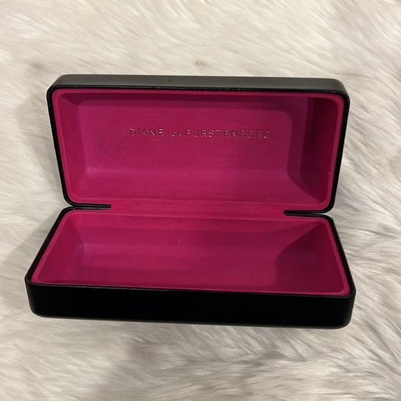 DVF Diane von Furstenberg Black Big Sunglasses Hard Case - Picture 3 of 11